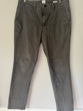 GAP Men's Charcoal Essential Khaki Pant - Slim Fit - 33 x 32
